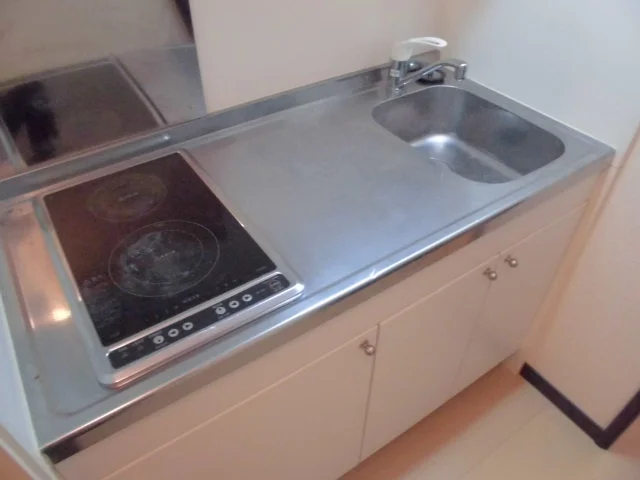 お手入れしやすい電気コンロ付き。