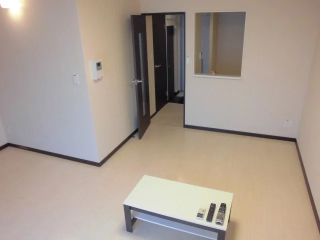 白を基調とした清潔感あるお部屋です