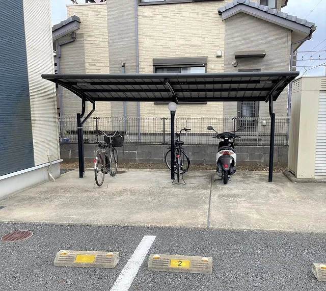 屋根付き駐輪場完備
