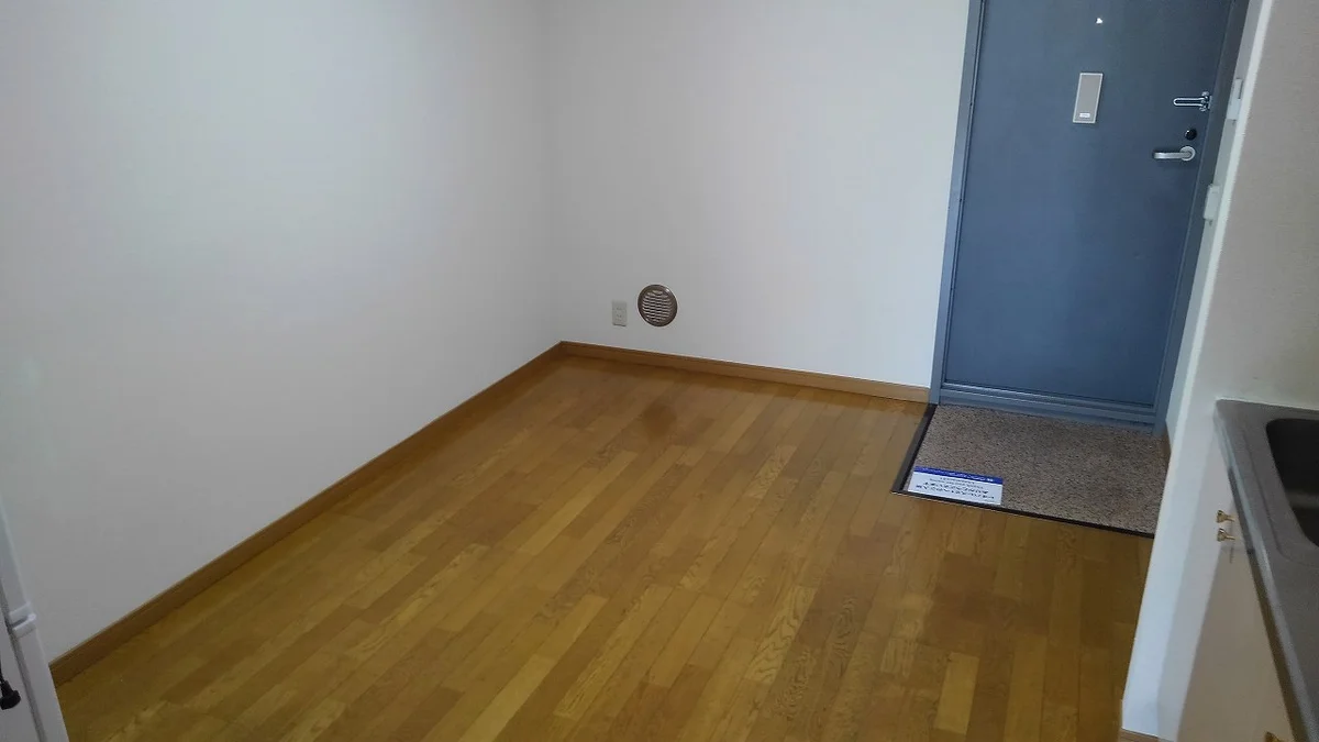 玄関からすぐ居室へ♪