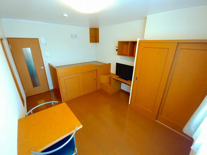 居室：　1階　フローリング