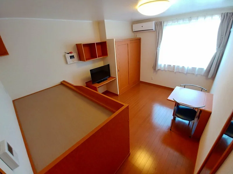 居室：　1階　フローリング