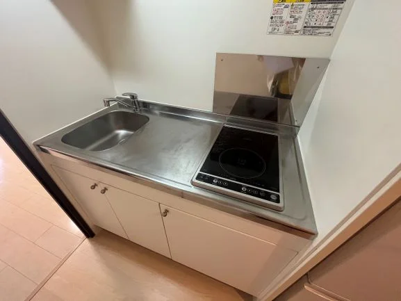 電熱タイプの2口のキッチン