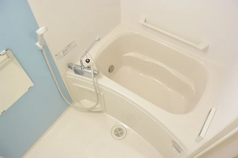 壁面の色はお部屋により異なります。