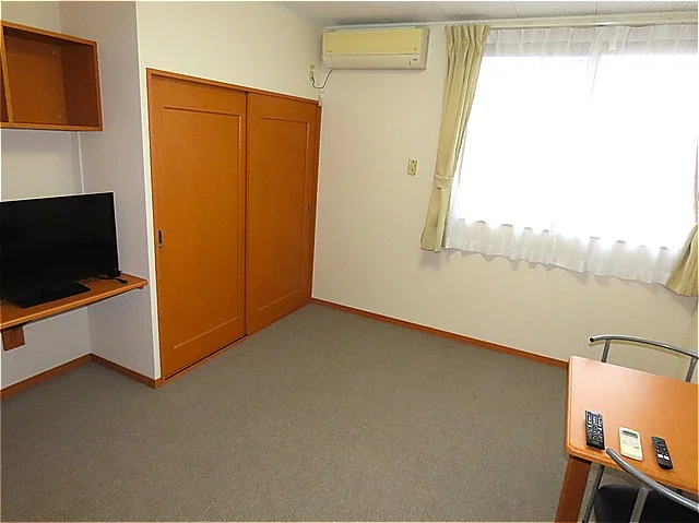 2階はカーペットのお部屋です