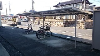 屋根付き駐輪場です。