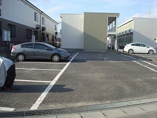 駐車場は全部で16台分ご用意しております。