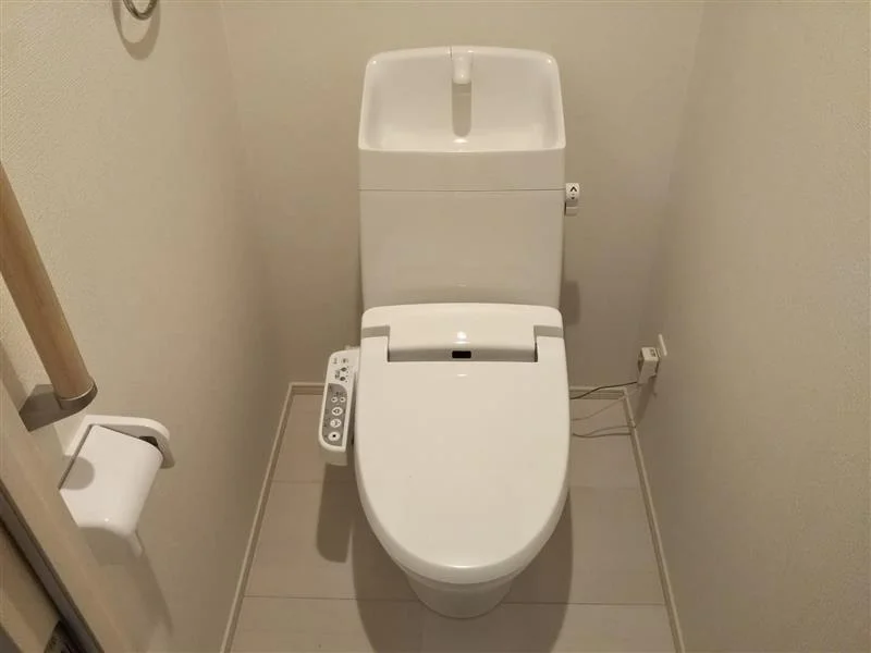 温水洗浄便座付き。