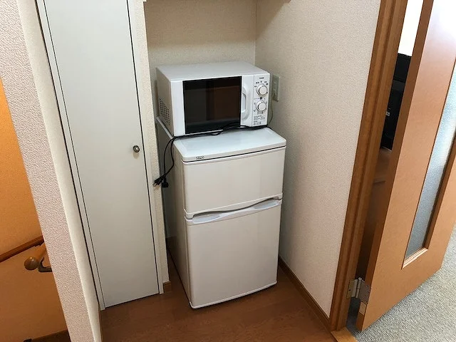 電子レンジ・冷蔵庫も付いています。