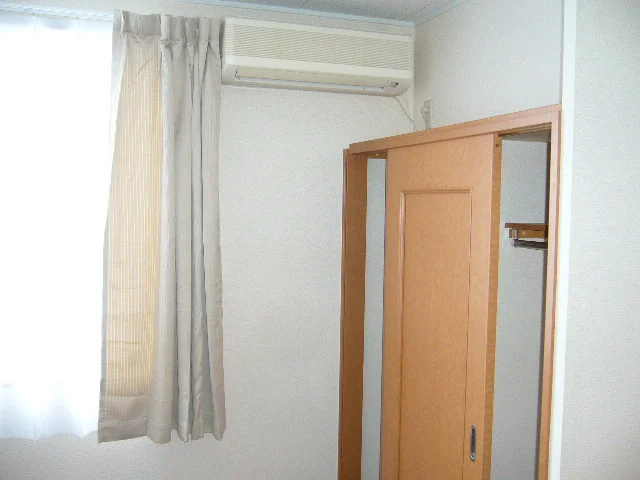 収納とエアコンです。