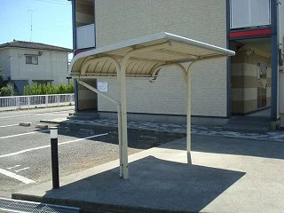 屋根付き駐輪場です。