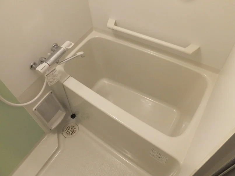 混合水栓で温度調節が楽なお風呂です。