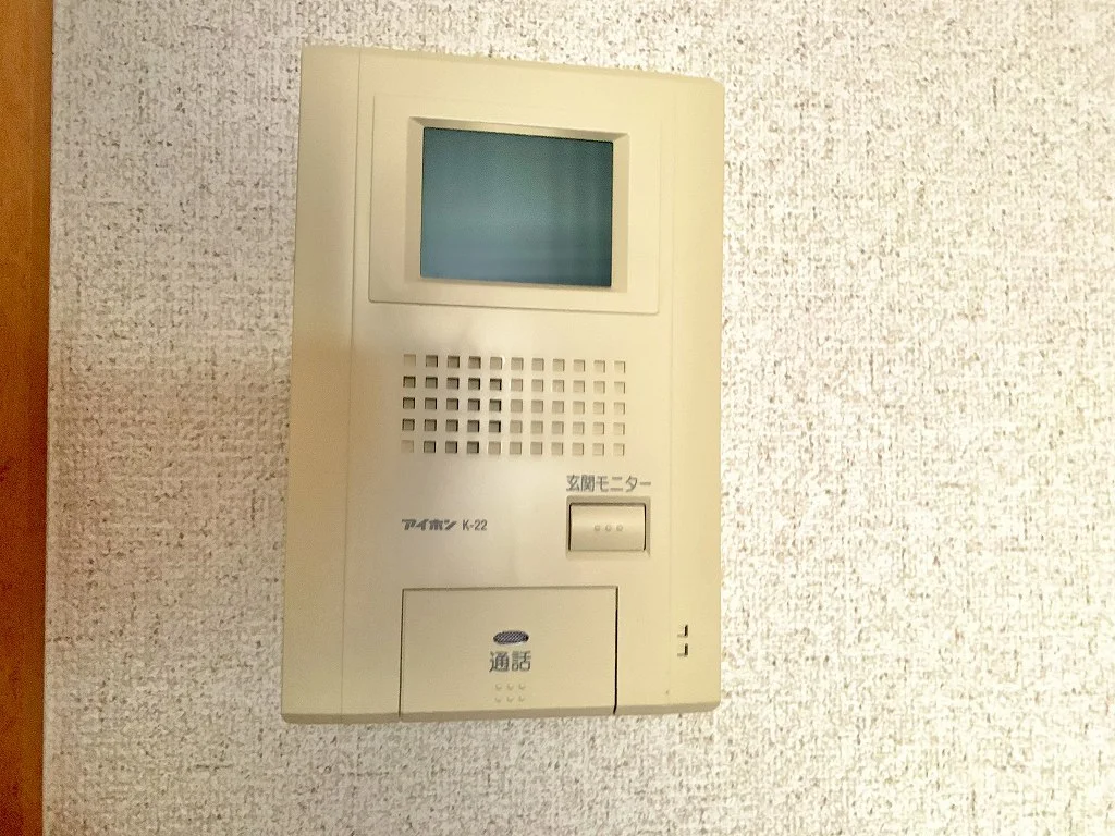 モニター付きインタホンで安心。同タイプの写真です。