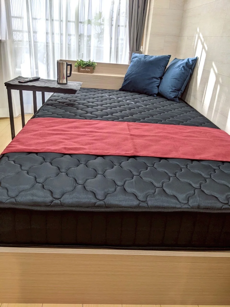 ふかふかのセミダブルベッド♪