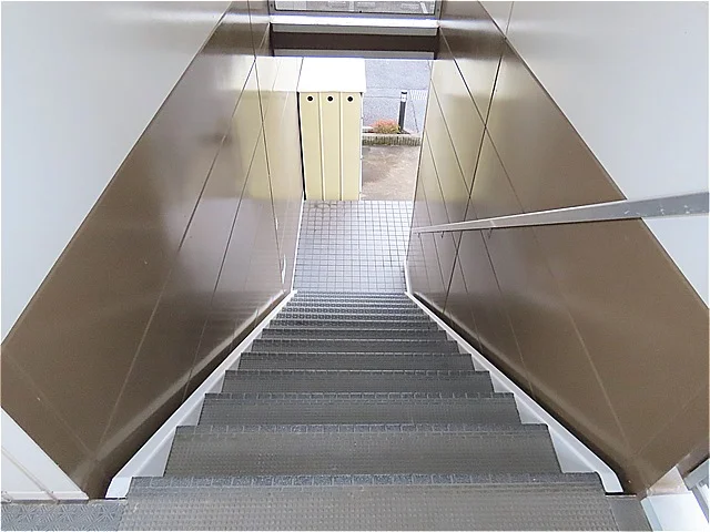 階段上からのアングルです