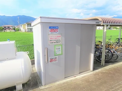 敷地内にゴミ庫が設置されておりゴミ捨てに便利です