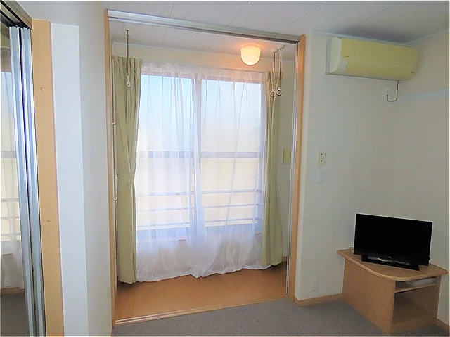 サンルーム付きで雨の日も洗濯物を干すことができます