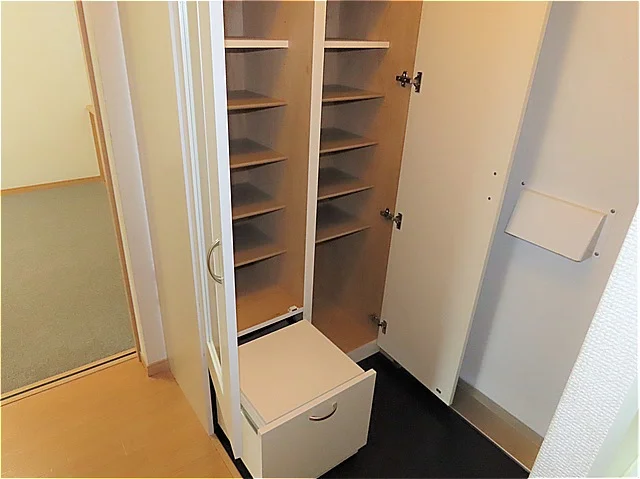 玄関には大容量収納のシューズボックス