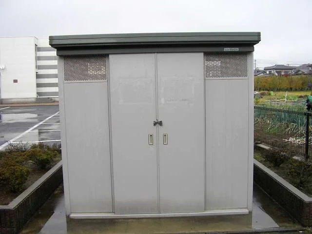 敷地内にゴミ庫が設置されておりゴミ捨てに便利です