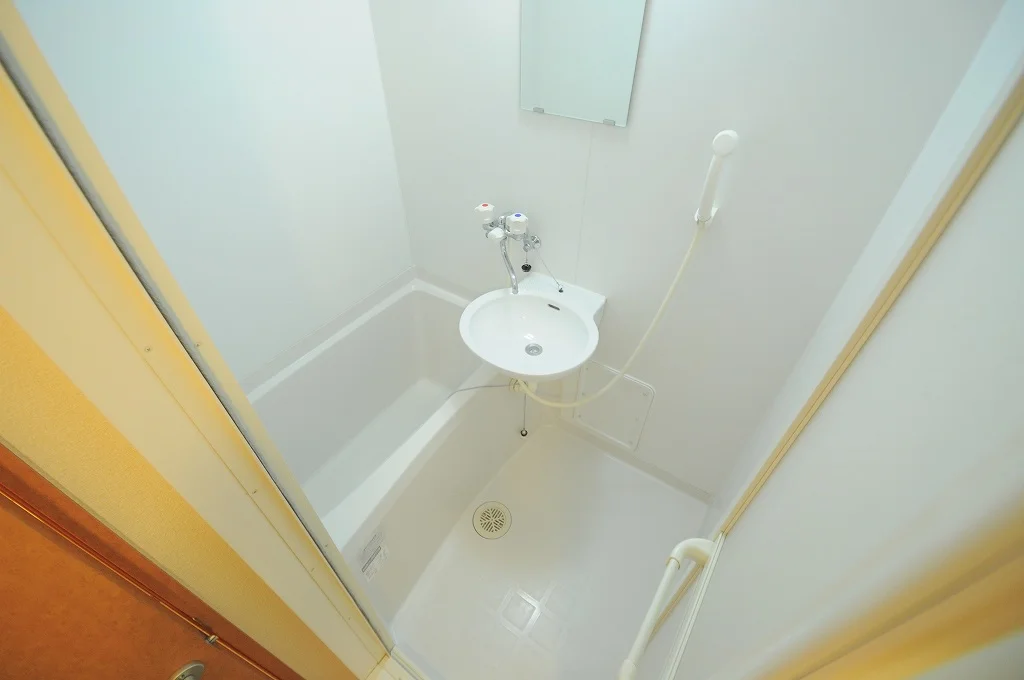 同タイプ部屋の写真となり設備等は現況と異なる場合があります