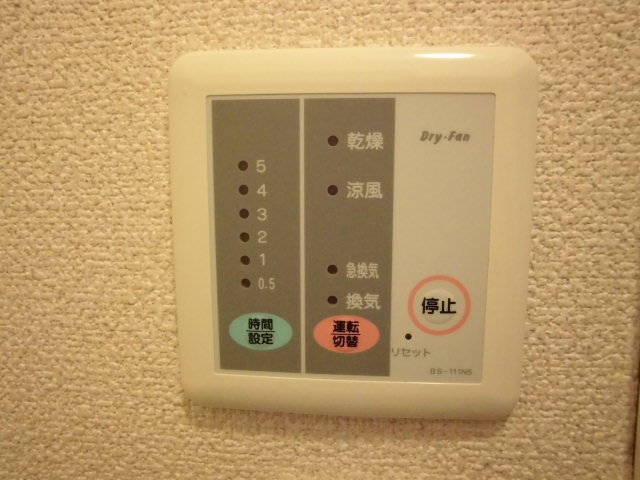浴室乾燥機つきです。