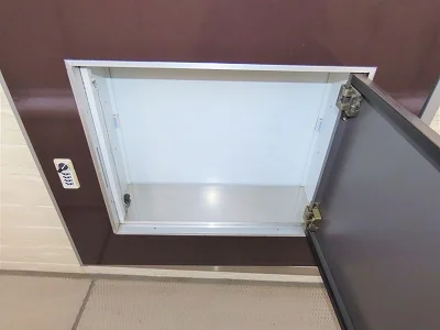 玄関扉に宅配ボックスあり