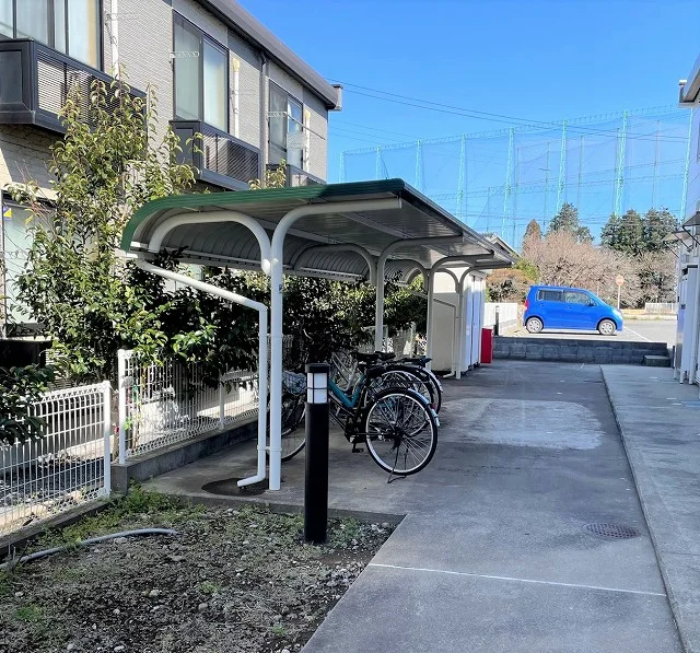 屋根付き駐輪場完備