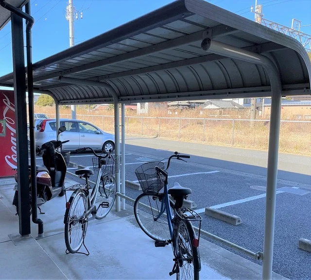 屋根付き駐輪場完備