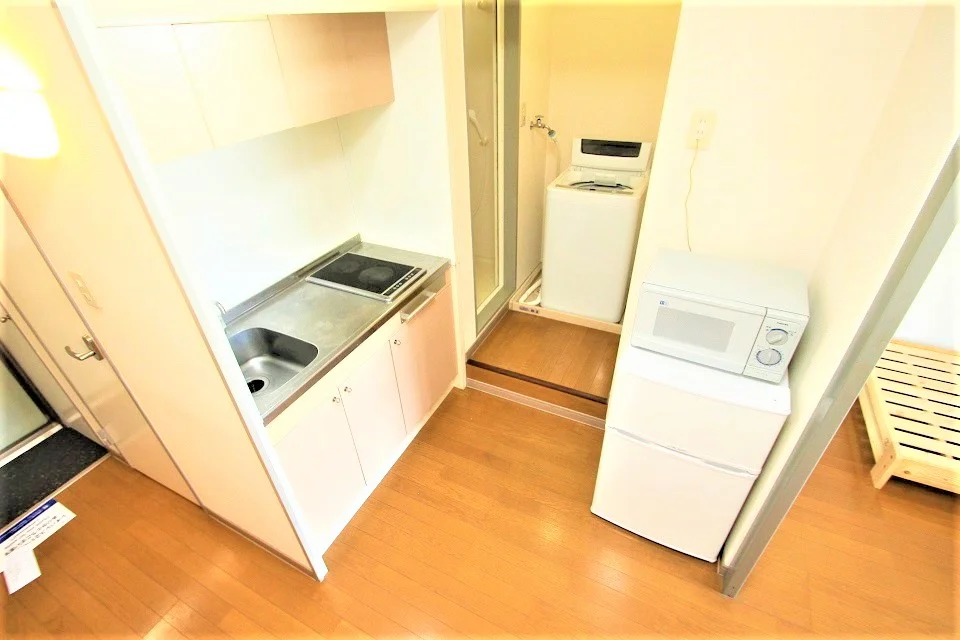 冷蔵庫、電子レンジ、洗濯機完備！すぐ生活できますね！