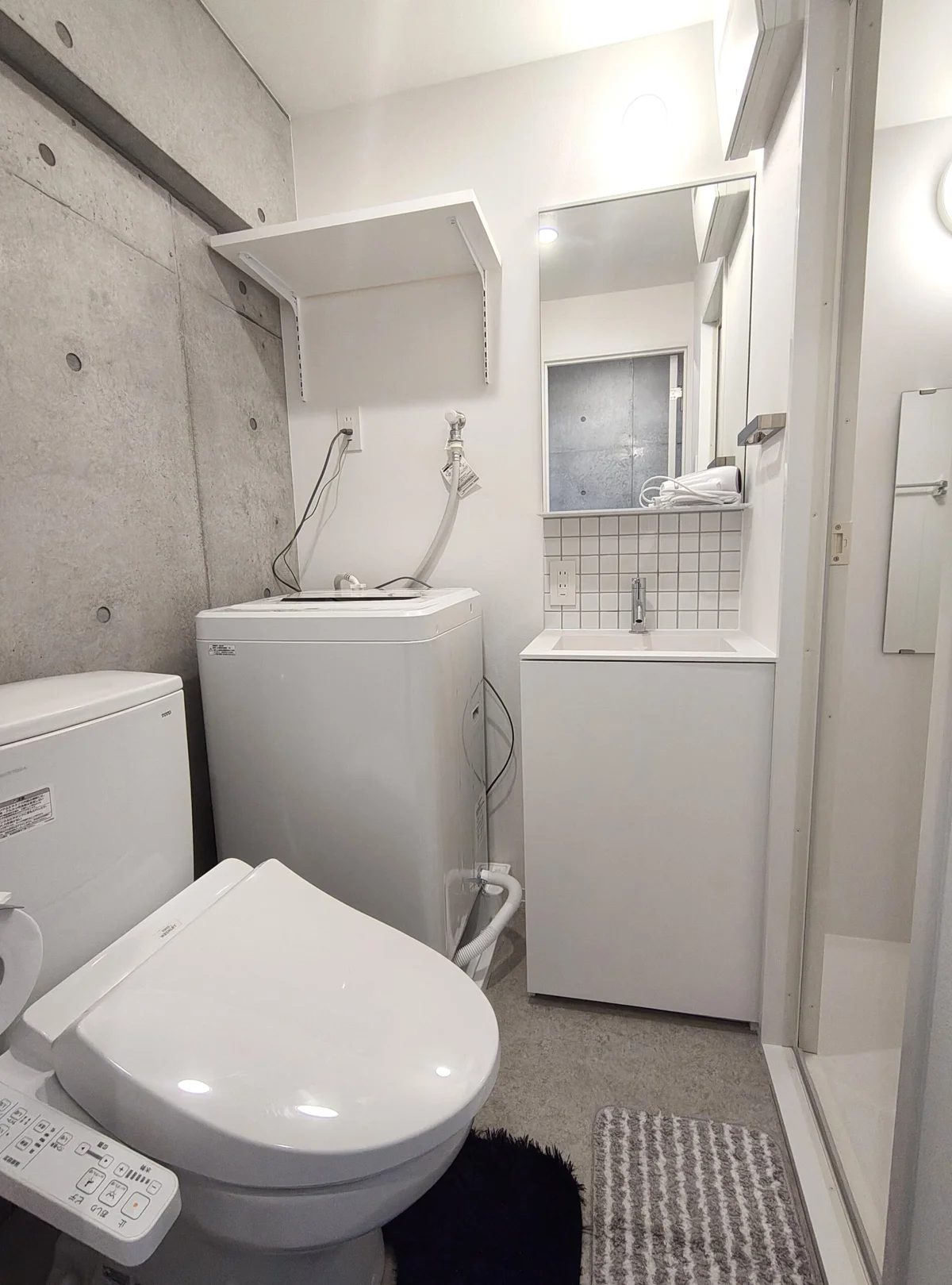 独立洗面台♪ウォシュレット付きのトイレ♪