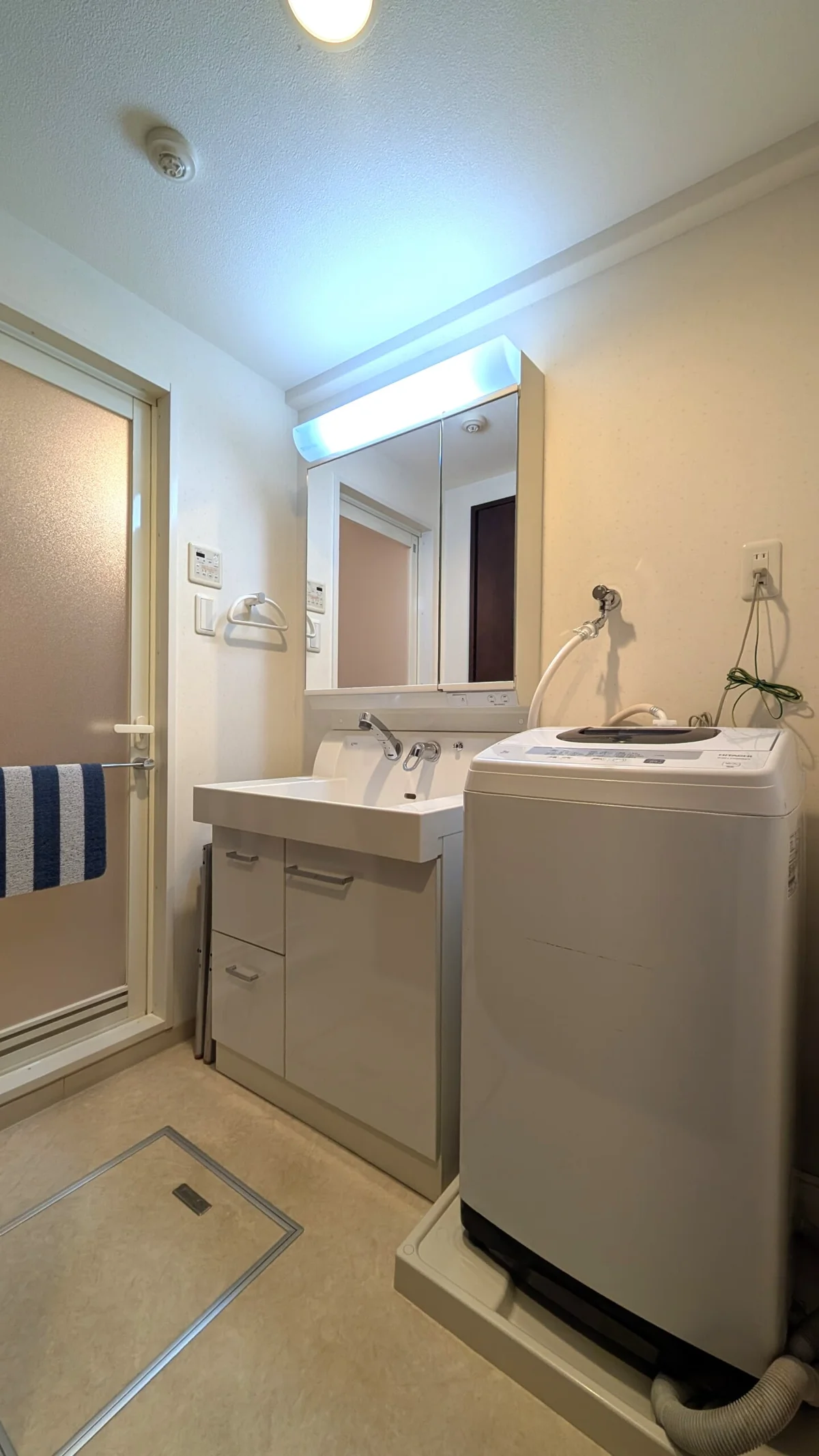 独立洗面台付き♪洗濯機も♪