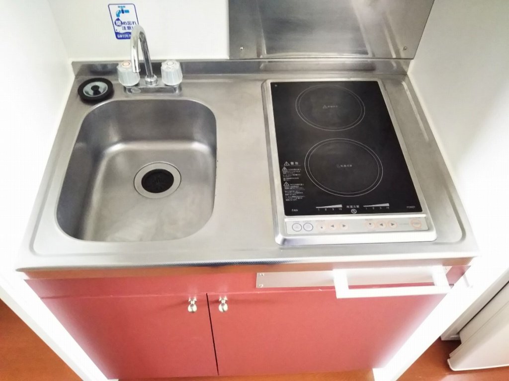 2口電気コンロ付き。部屋により設備が異なる場合あり