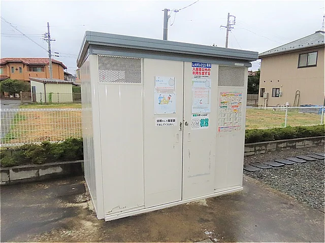 敷地内にゴミ庫が設置されておりゴミ捨てに便利です