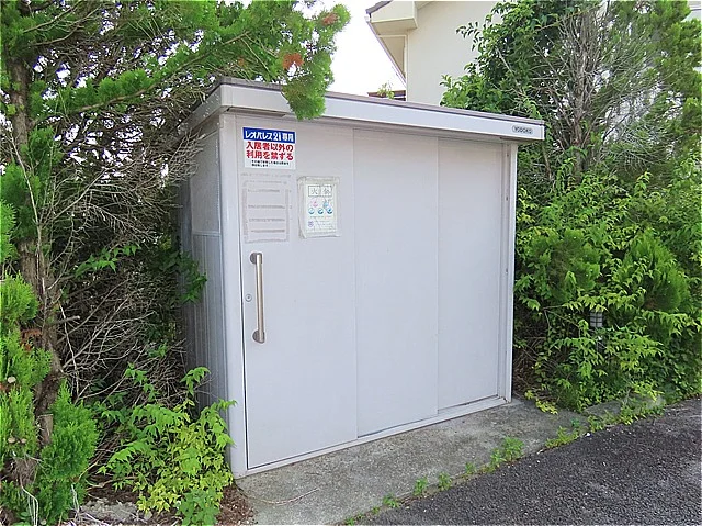 敷地内にゴミ庫が設置されておりゴミ捨てに便利です