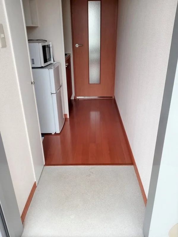 居間から玄関へつづくスペース