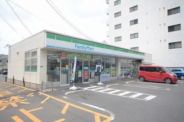 ファミリーマートまで350m