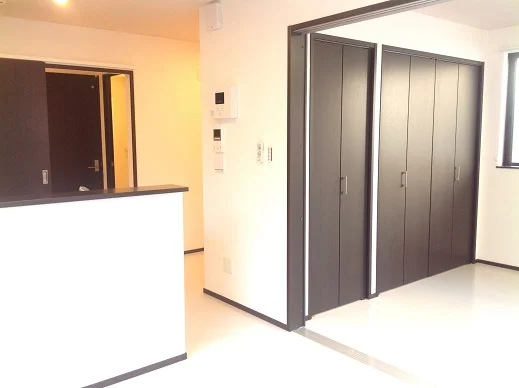 1LDKの広々とした空間。床暖房付。