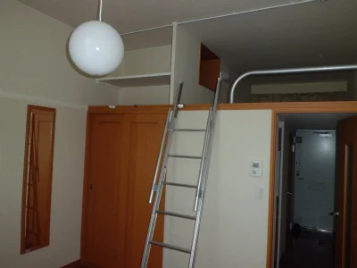 ロフトには梯子を昇って・・・