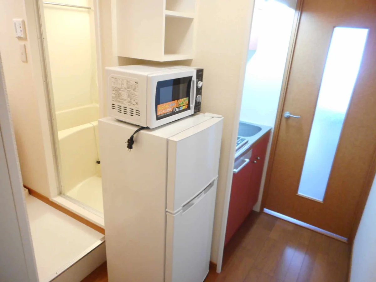 電子レンジ、冷蔵庫完備
