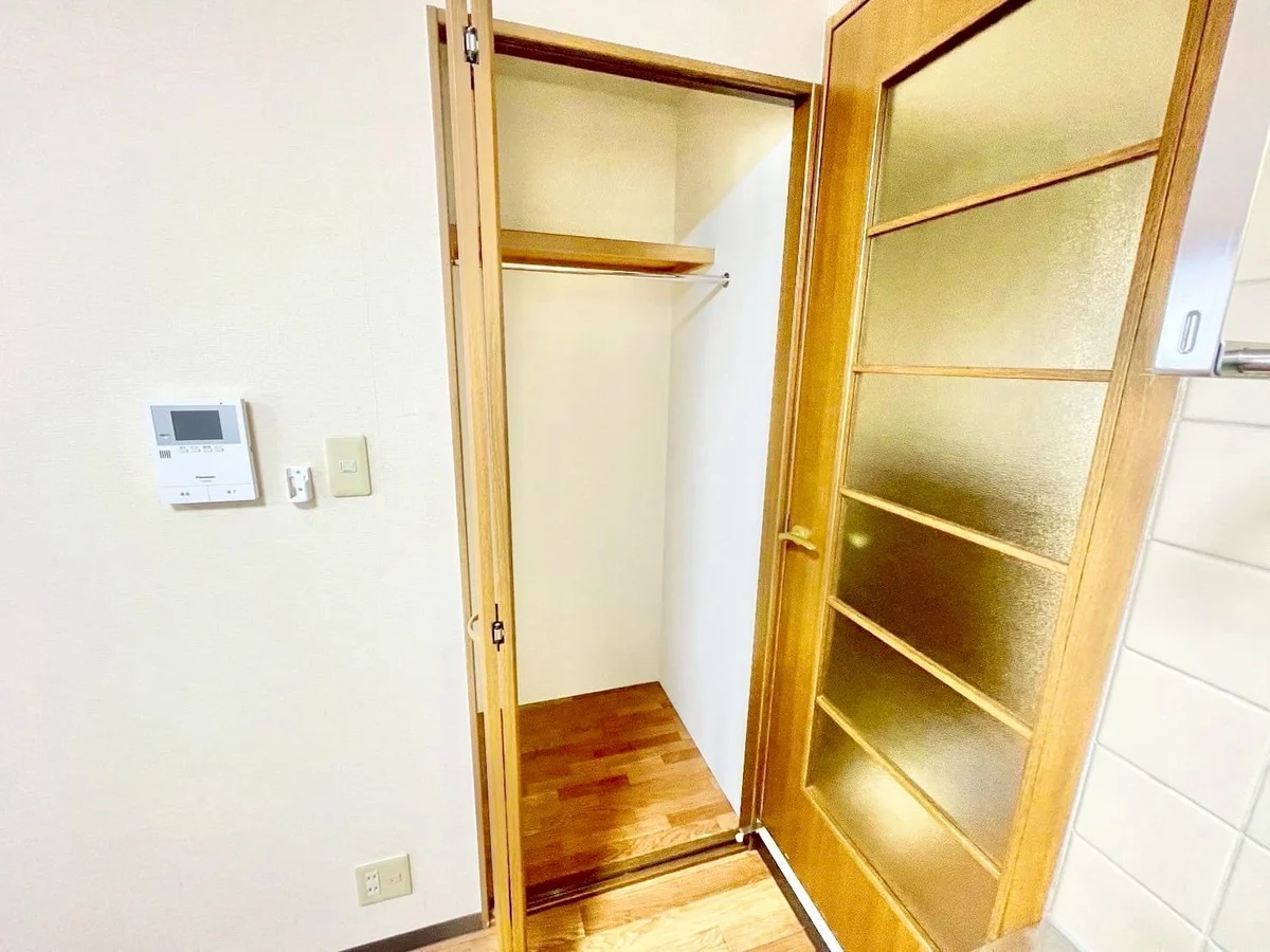 ※撮影用の観察植物・食器調理器具・雑貨類等はございません。※写真は現況優先