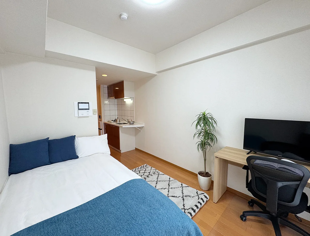 写真はお部屋のイメージです。ラグなどの室内装飾はございません。