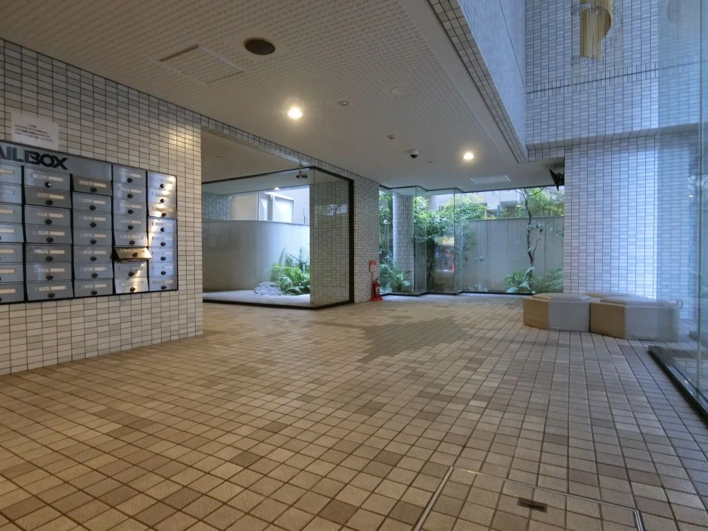 １Fエレベーターホール