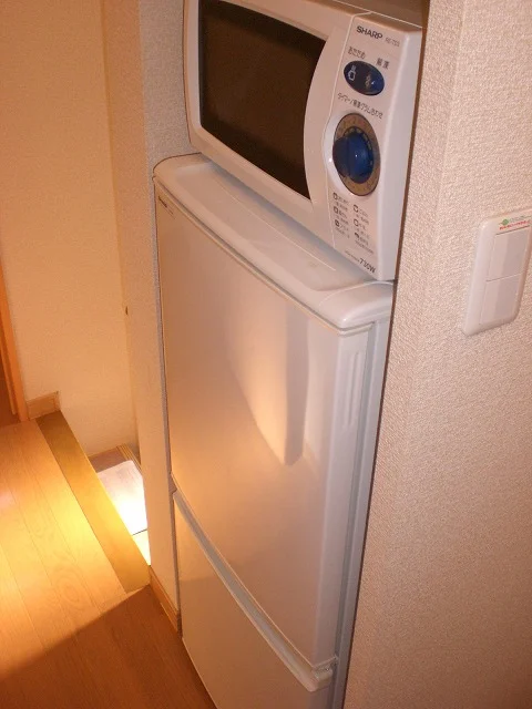 電子レンジ・冷蔵庫付きです。