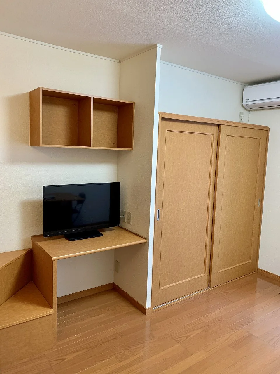 2階はフローリングではなく絨毯です。