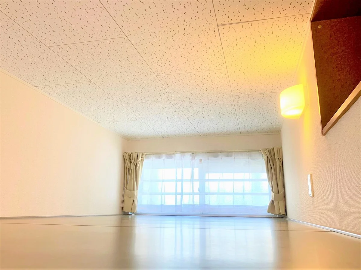 ロフトにはカーテンや電気、コンセントもあります