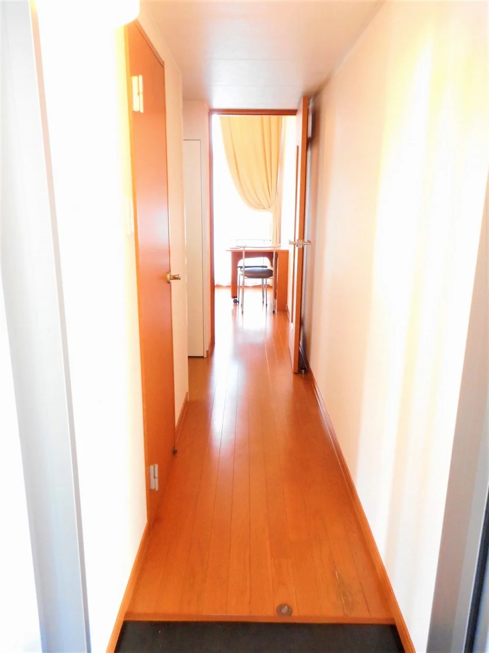 玄関からのアングルです