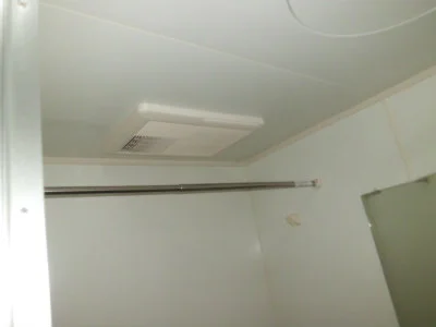 浴室乾燥機。洗濯物の乾きづらい天気の時に。