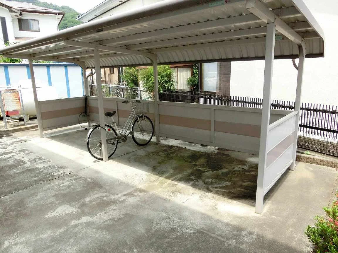 屋根付き駐輪場あり