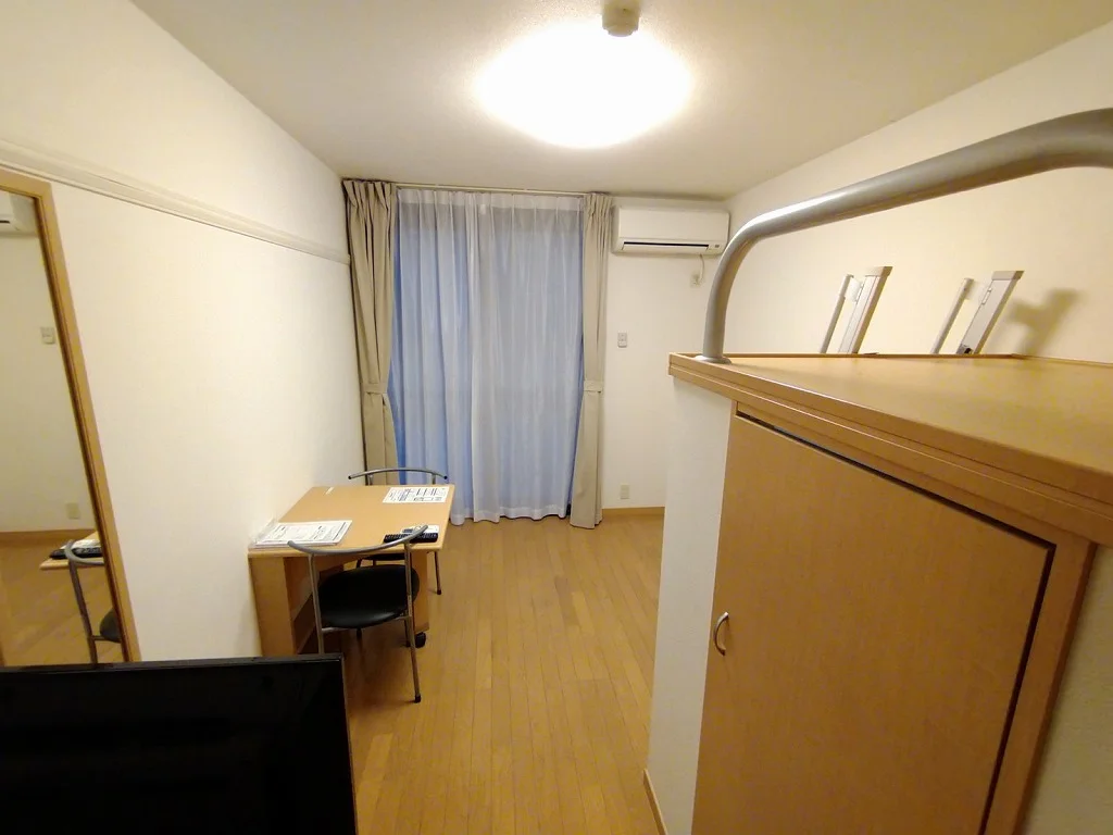 2階・3階は絨毯仕様です。