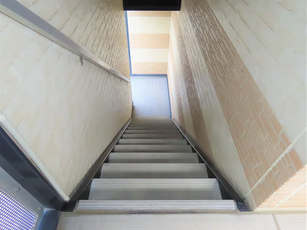 階段上からのアングルです